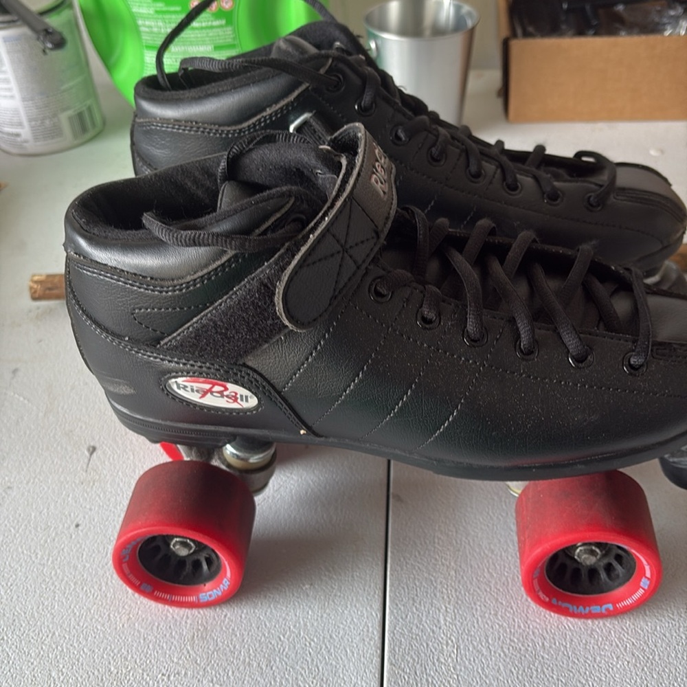 Men’s Skates - Picture 4 of 6